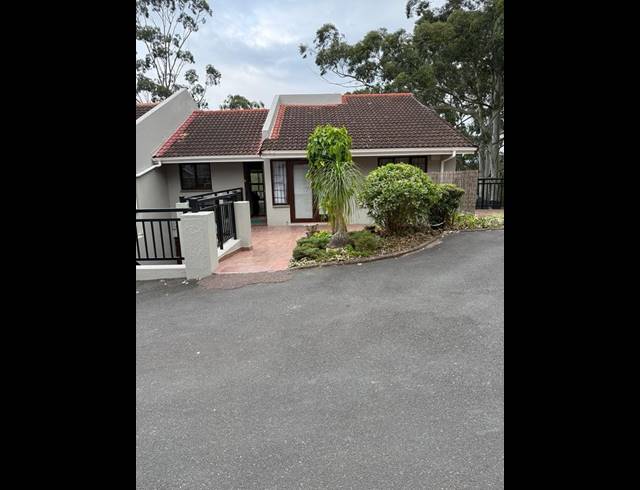 3 BEDROOM SIMPLEX FOR SALE IN COWIES HILL